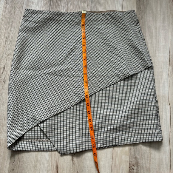 Plaid Mini skirt - Picture 2 of 9